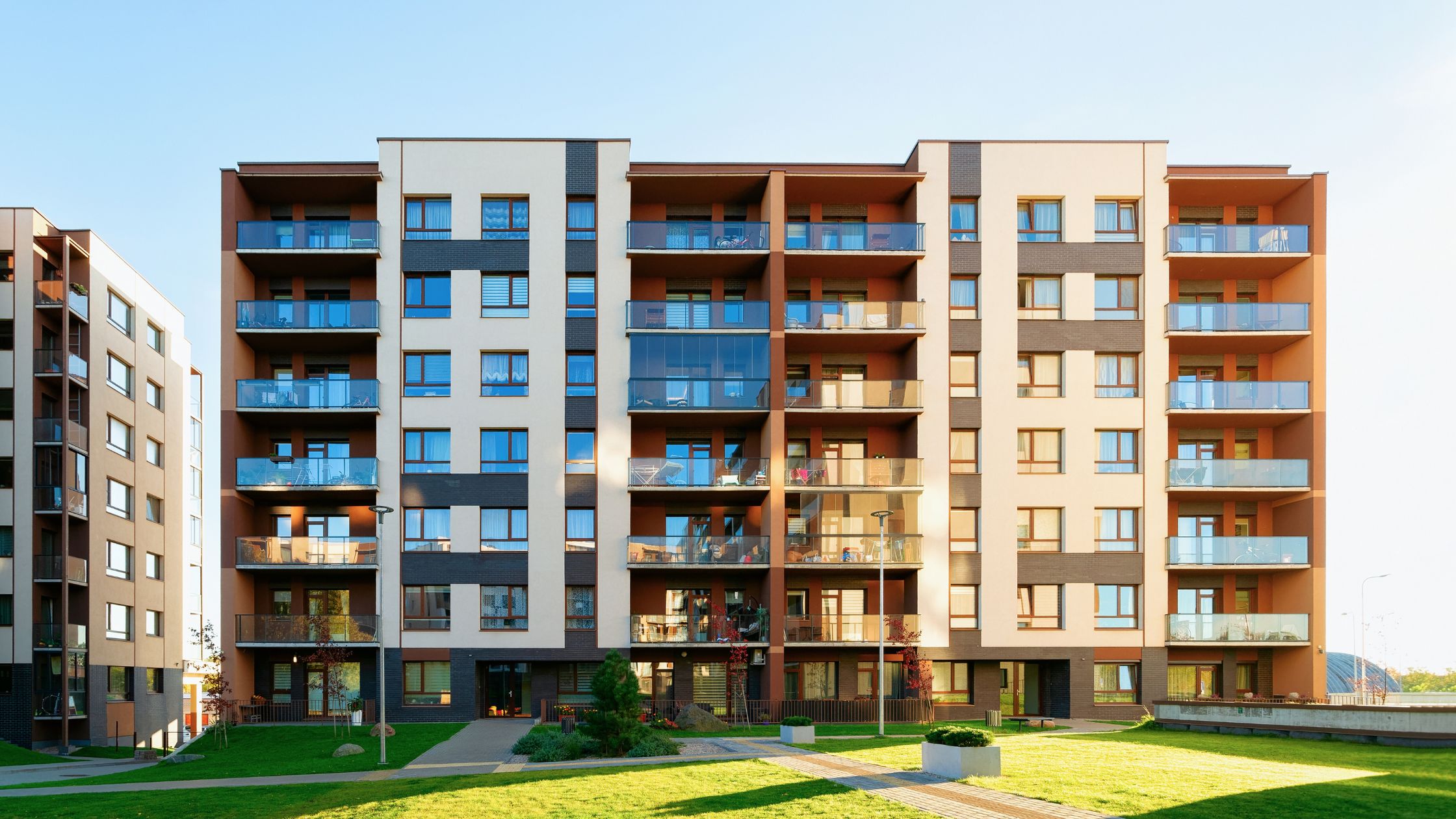 Multifamily Syndicate Vs. Owning An Apartment Complex