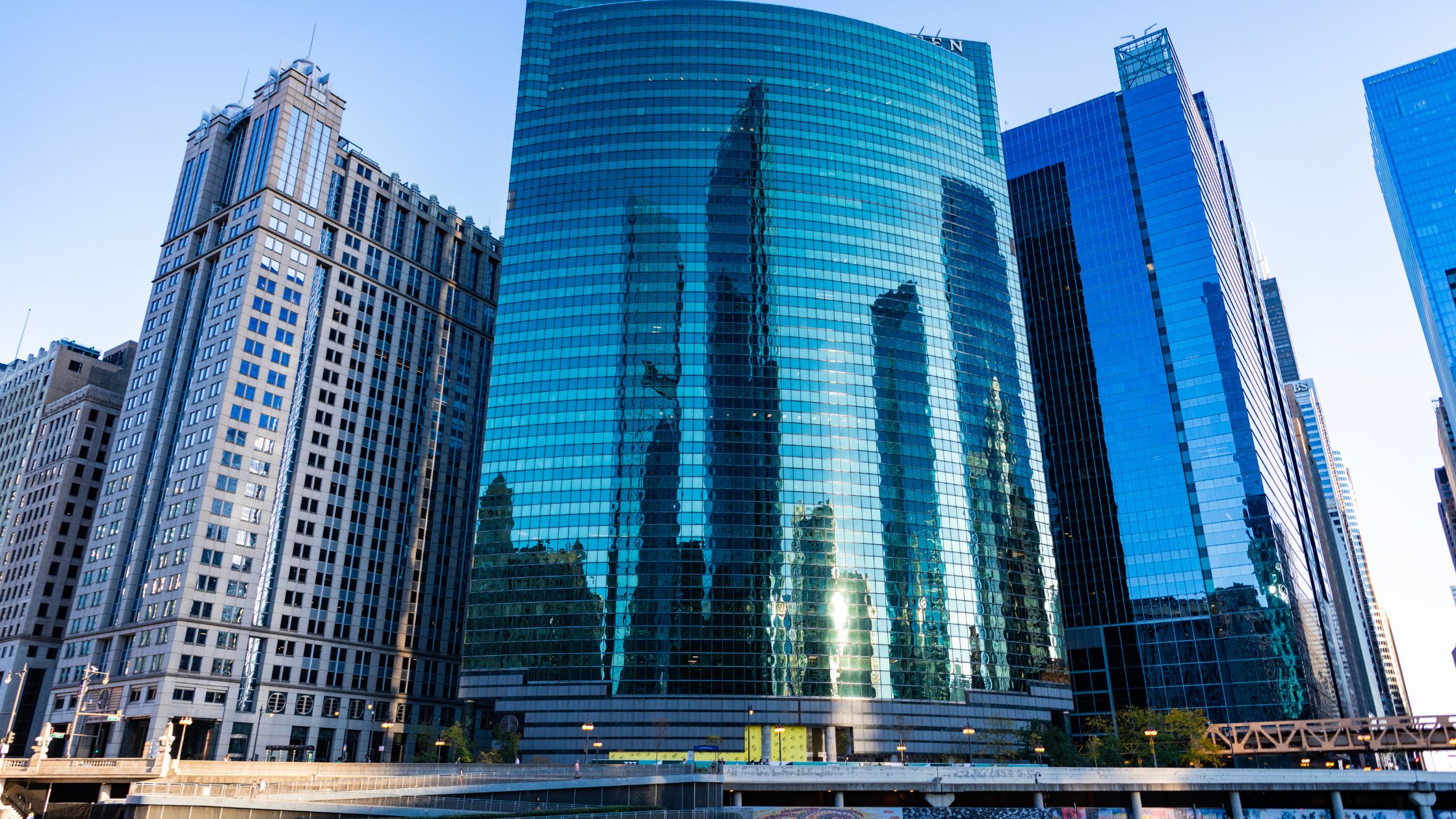 Bridge Loans in Commercial Real Estate: Explained (Complete Guide)