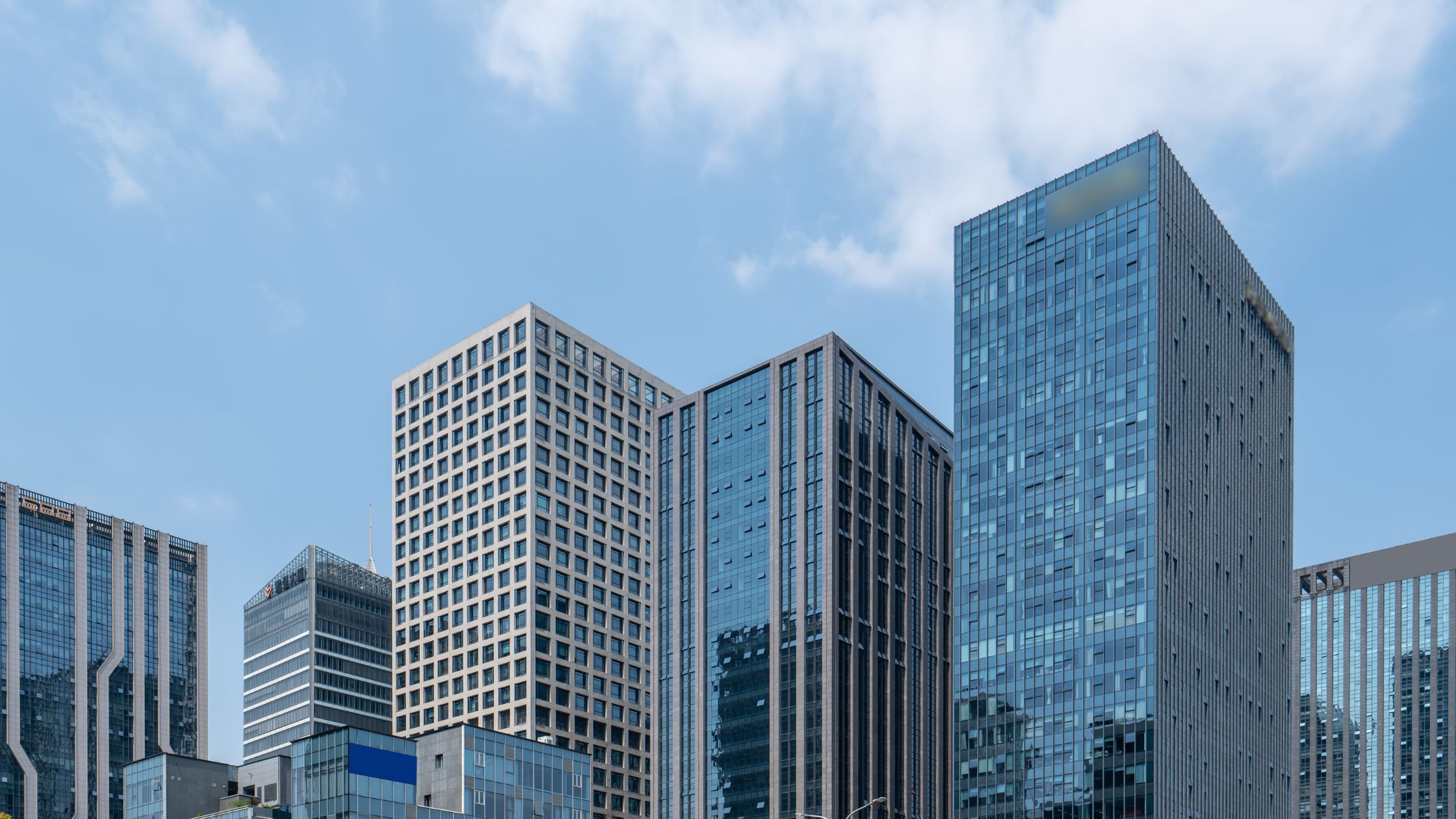 Pros and Cons of Investing in Multi-Tenant vs. Single-Tenant Properties