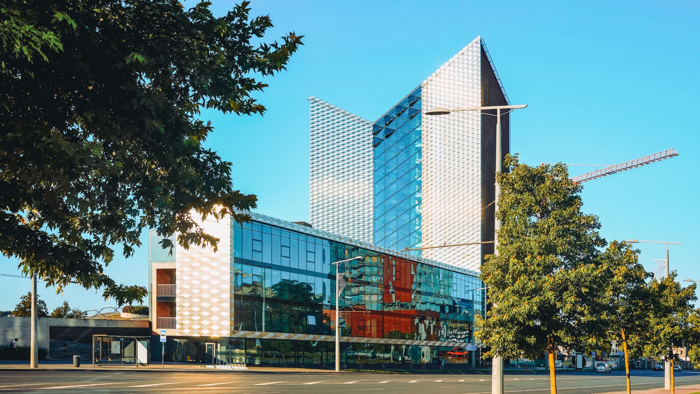 Comparing Short-Term and Long-Term Leases in Commercial Real Estate